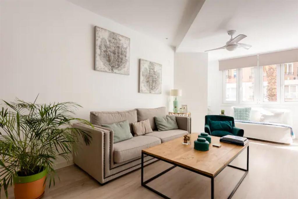 מאלגה Nuevo Apartamento Lujo Playa Malagueta-Centro מראה חיצוני תמונה